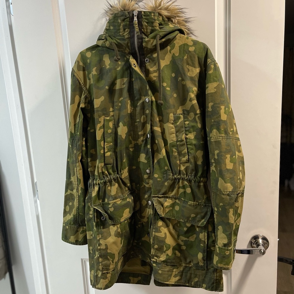 Gap Camouflage Parka with Fur Hood Jacket Size Large Women’s